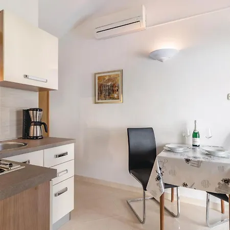 Stunning In With Kitchen * Fažana